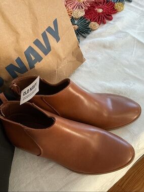 Old Navy Tan Chukka Boots size 5